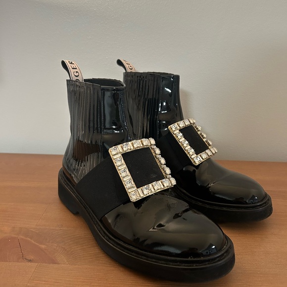 Roger Vivier black patent leather chelsea boots with crystal embellishment - Picture 2 of 7